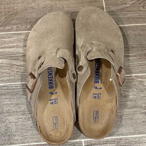Birkenstock Suede Clogs - Taupe
